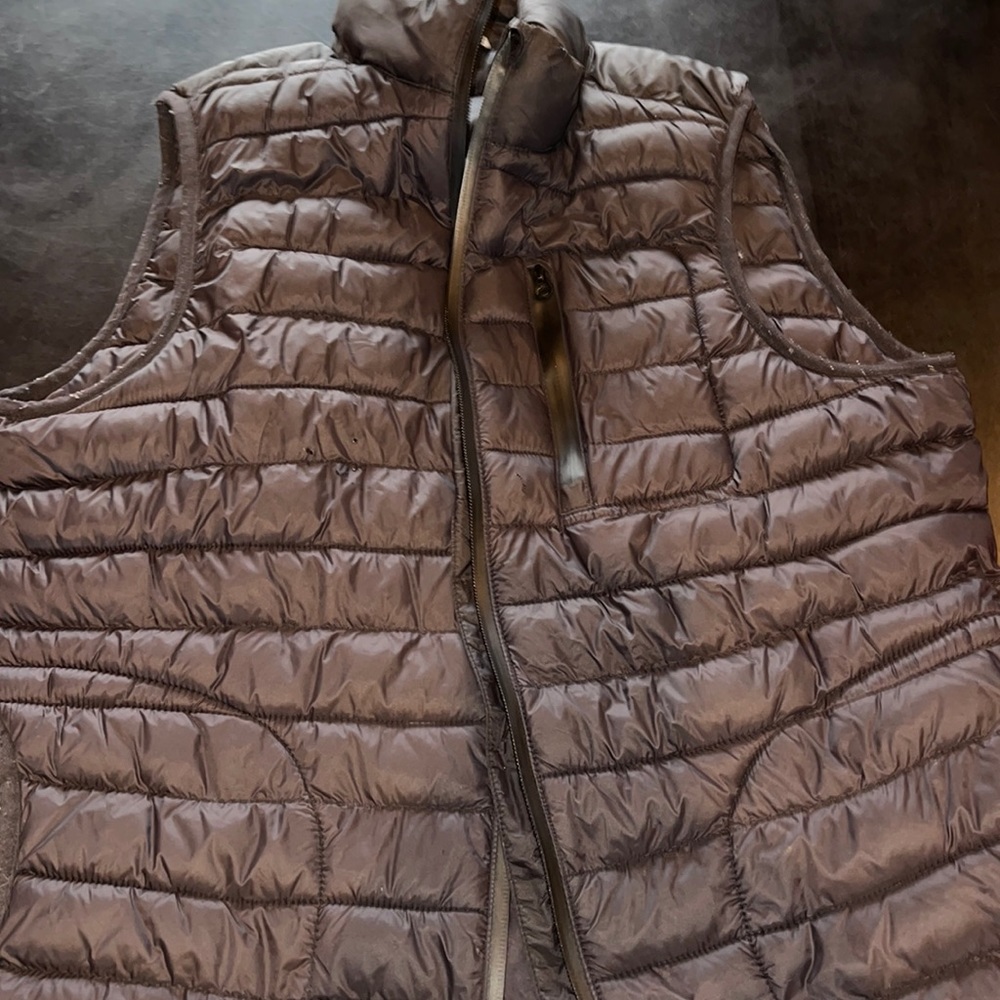 Gap puffer vest